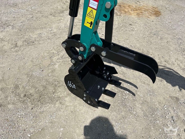 mini-excavator-image-16
