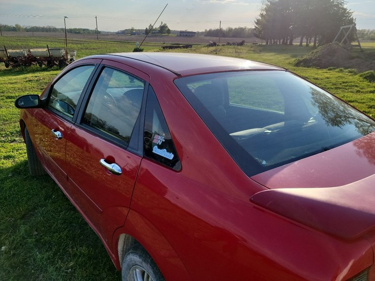 2007-ford-focus-sedan-image-17