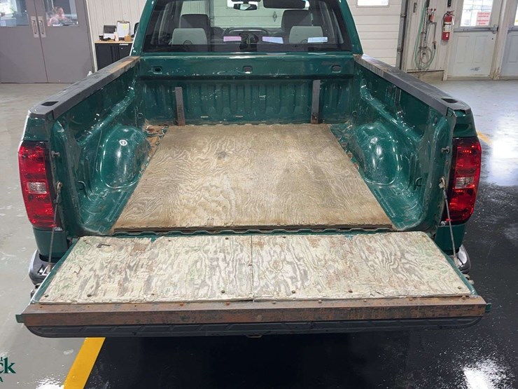 2018-chevrolet-silverado-1500-image-16
