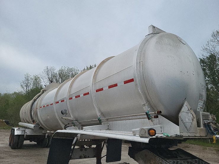 2012-brenner-8820-gallon-aluminum-tandem-axle-semi-tanker-trailer-image-8