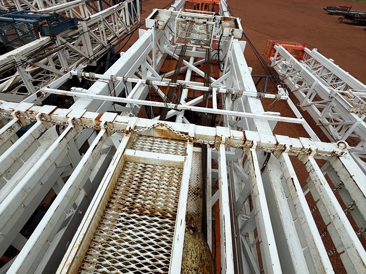 2006-taylor-c500-dd-104'-250k-5-axle-well-service-workover-rig-image-34