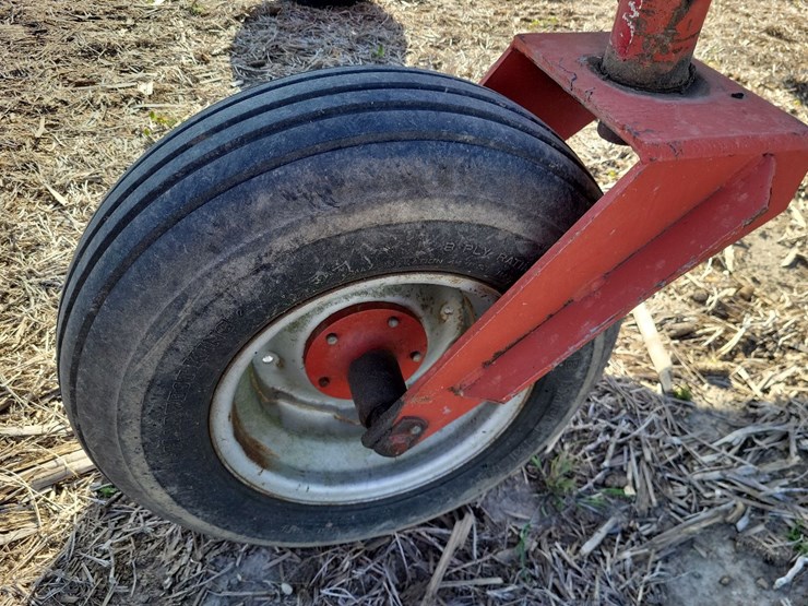 international-8840-swather-image-33