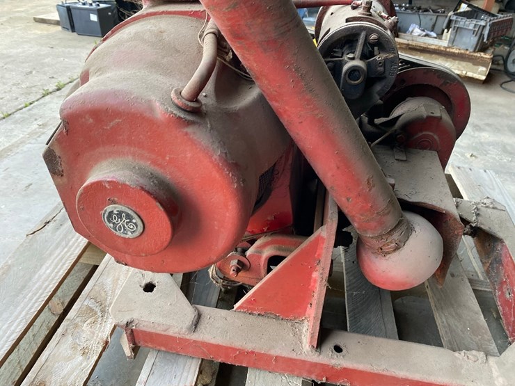 international-harvestor-electrall-generator-image-4