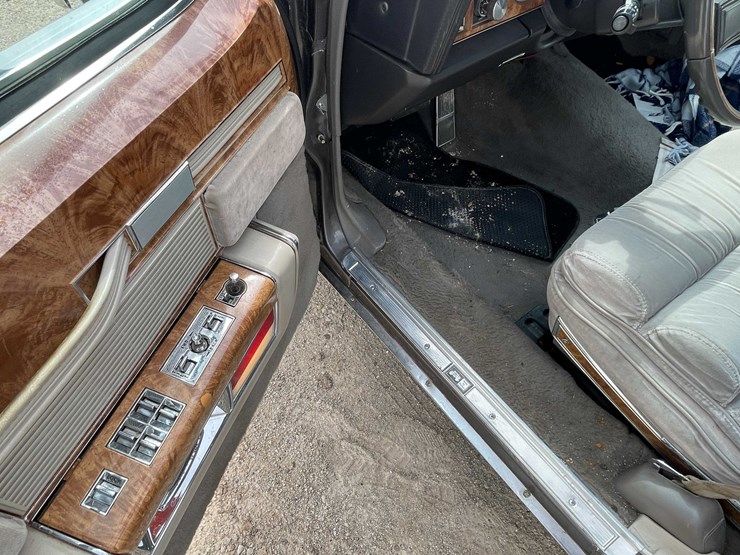 #140-•-1983-buick-park-avenue-(title-in-delay)-(kaukauna,-wi)-image-17