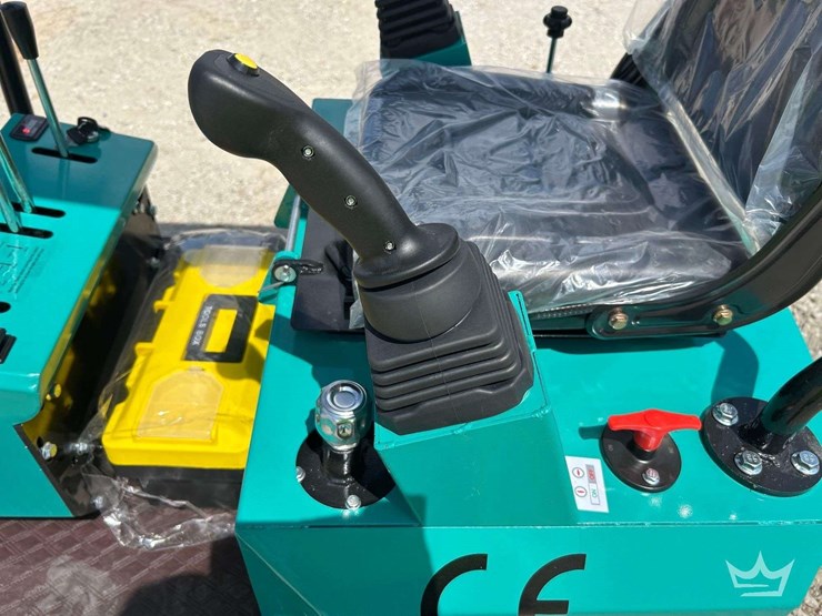 mini-excavator-image-14