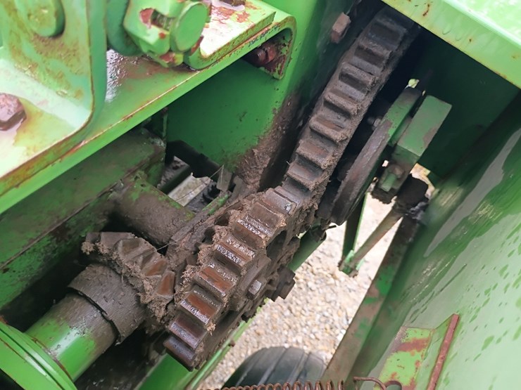 john-deere-336-image-16