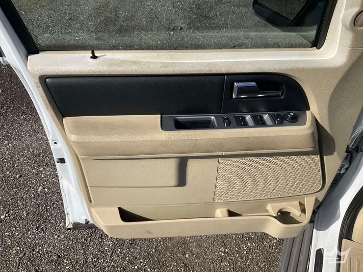 2015-ford-expedition-image-11