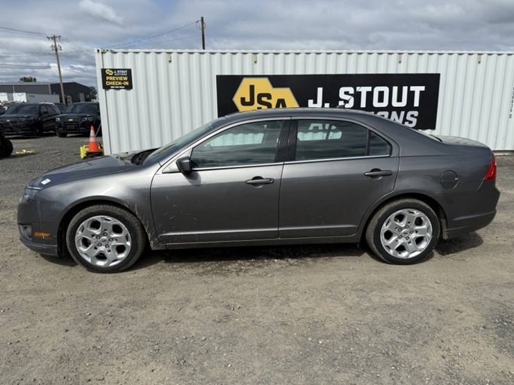 2010-ford-fusion-se-sedan-image-7
