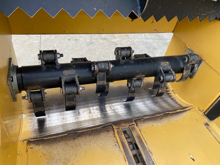 tubeline-3810-bale-boss-skidsteer-bale-chopper-image-9