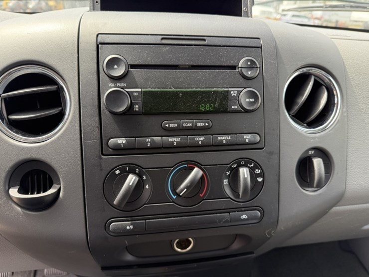 2004-ford-f150-image-32
