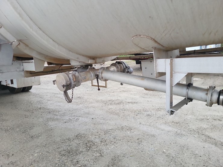 2012-brenner-8820-gallon-aluminum-tandem-axle-semi-tanker-trailer-image-14