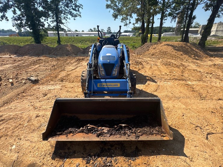 new-holland-boomer-50-image-2