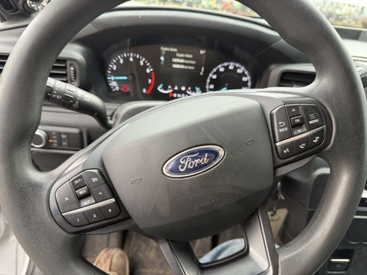2020-ford-explorer-image-31