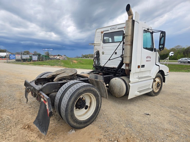 1999-volvo-vn-image-15