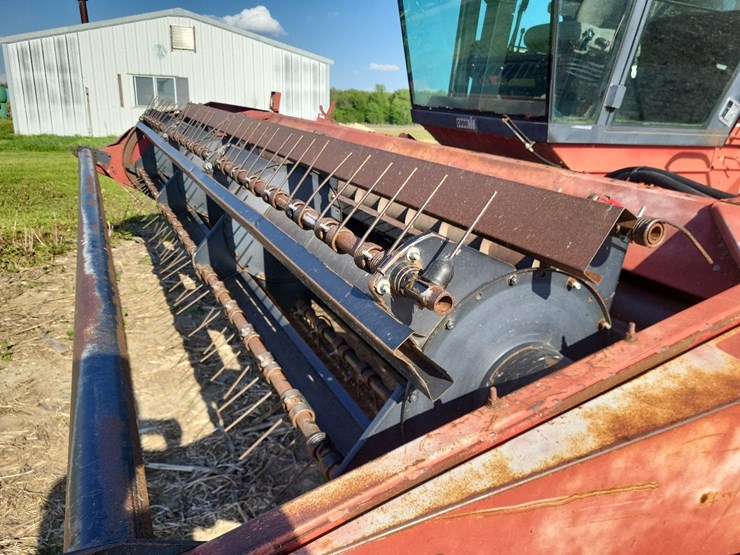 international-8840-swather-image-11