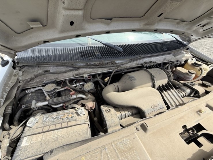 2010-ford-e350-image-13