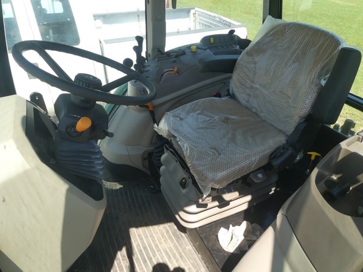 2024-john-deere-5100e-image-12
