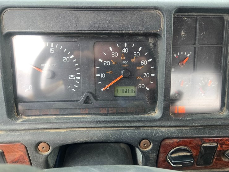1999-volvo-vn-image-56