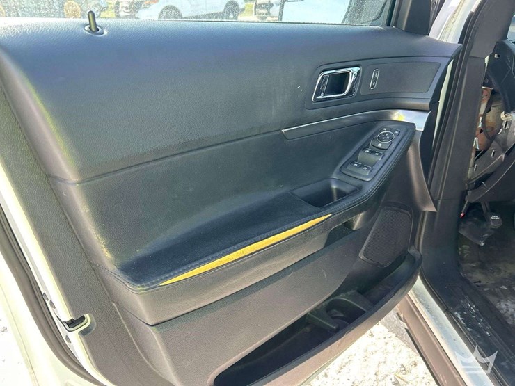 2018-ford-explorer-image-11