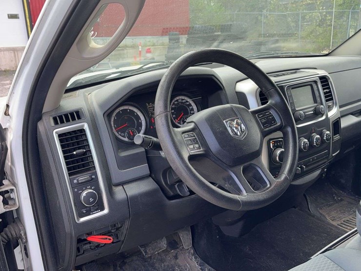 2016-dodge-1500-image-16