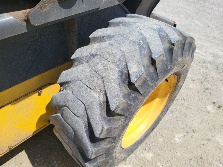 new-holland-l218-image-35