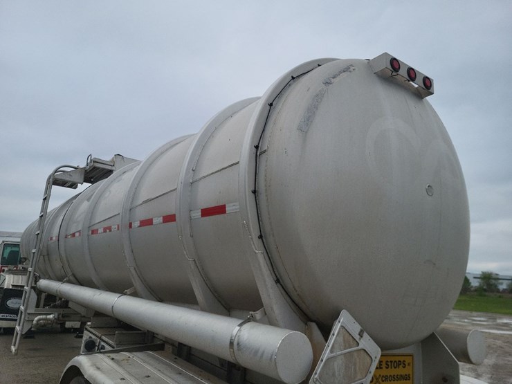 2012-brenner-8820-gallon-aluminum-tandem-axle-semi-tanker-trailer-image-25