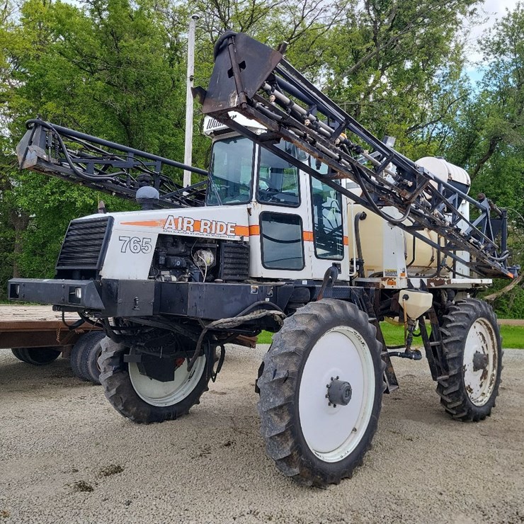 Wilmar 765 Sprayer w/Sprayer Trailer