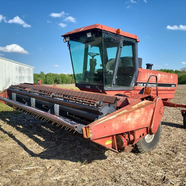 International 8840 Swather
