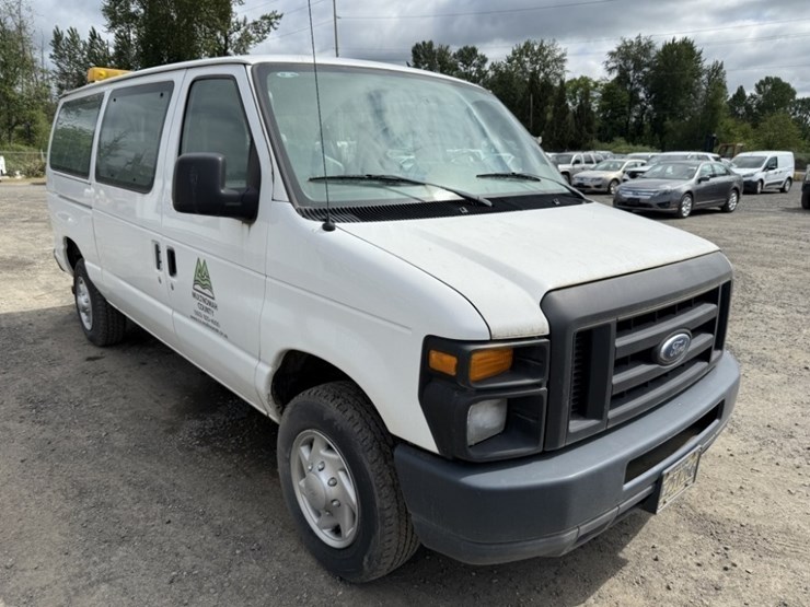 2010-ford-e350-image-2