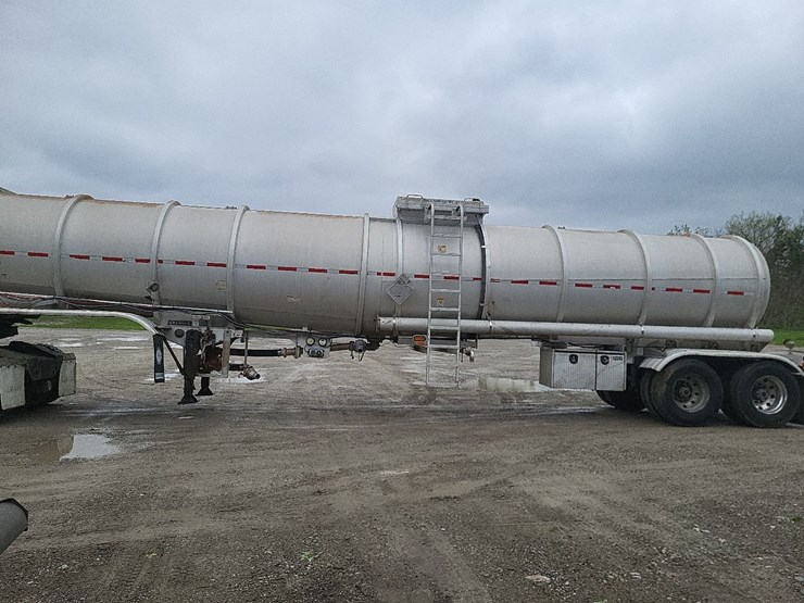 2012-brenner-8820-gallon-aluminum-tandem-axle-semi-tanker-trailer-image-2
