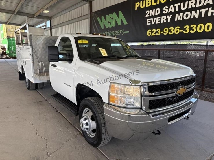 2013-chevrolet-silverado-3500hd-image-2