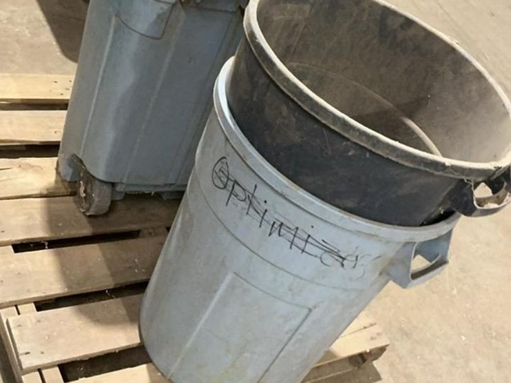 #164-•-poly-carts-and-trash-cans-image-20
