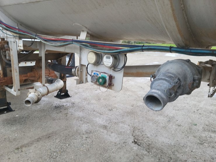 2012-brenner-8820-gallon-aluminum-tandem-axle-semi-tanker-trailer-image-34