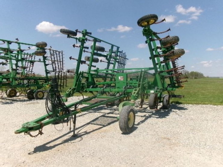 2003-john-deere-2210-image-1