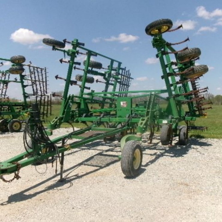 2003 JOHN DEERE 2210