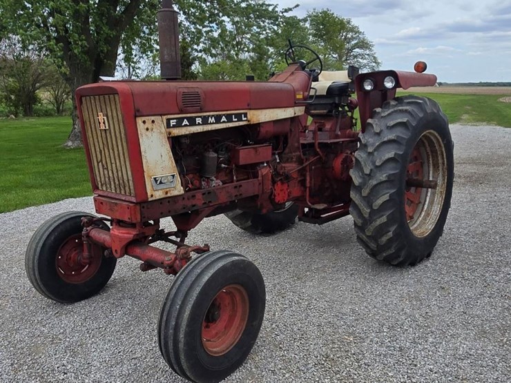 1965-ih-706-tractor-image-1