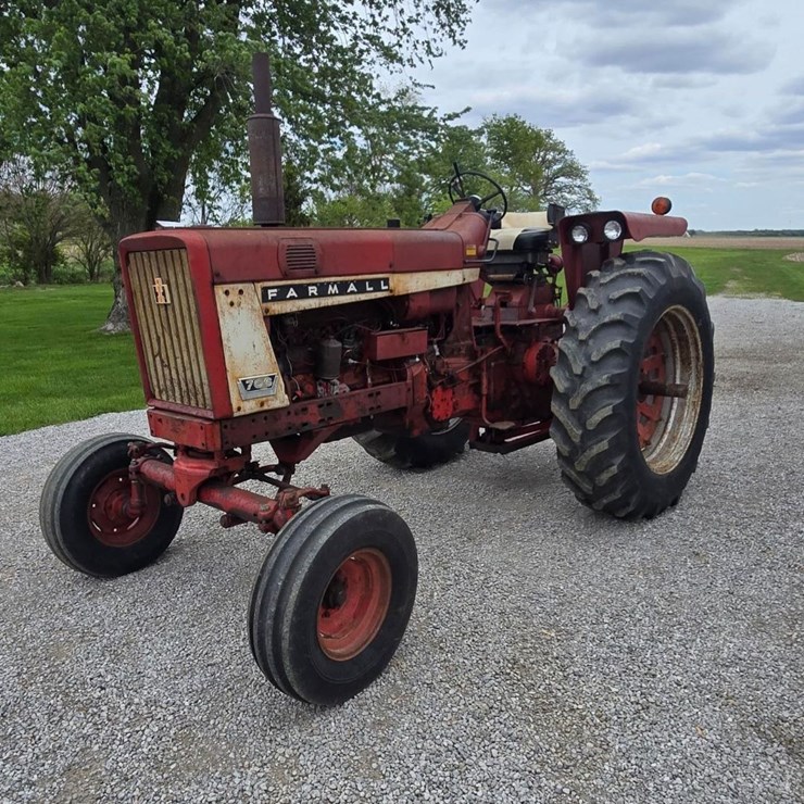 1965 IH 706 tractor