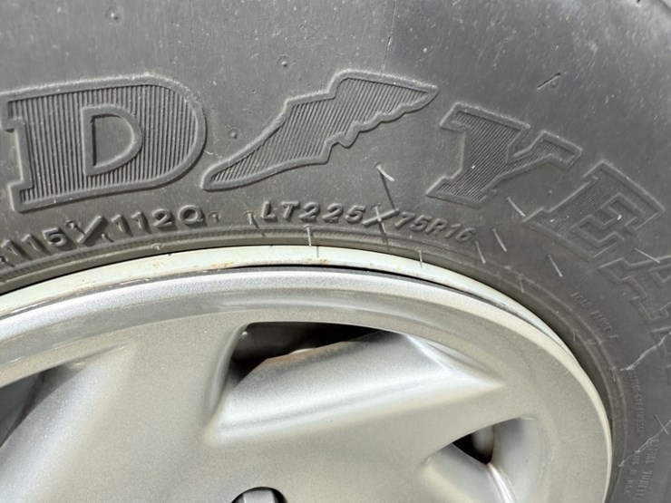 2010-ford-e350-image-17