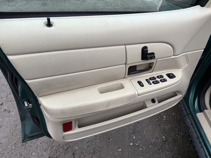 2008-ford-crown-victoria-sedan-image-27