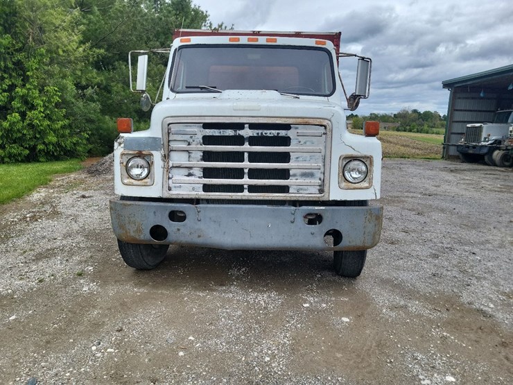 1982-international-1754-single-axle-grain-truck-image-8