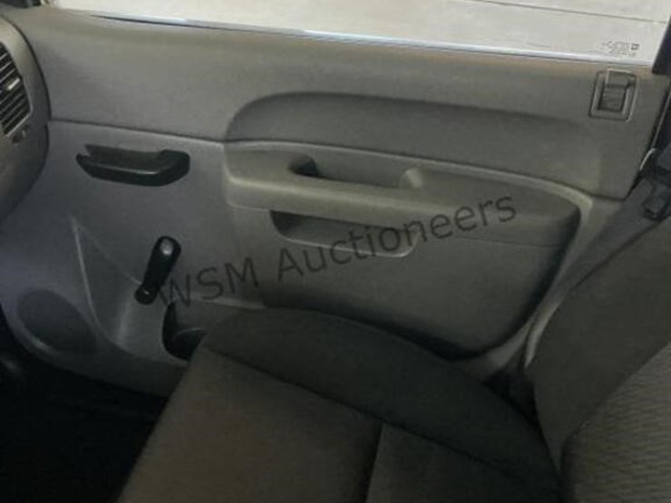 2013-chevrolet-silverado-3500hd-image-23