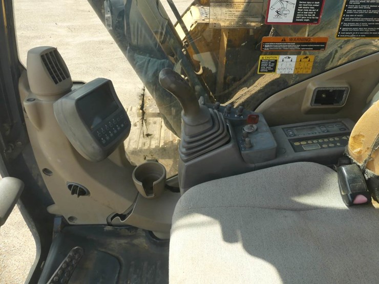 2014-deere-225d-lc-image-12