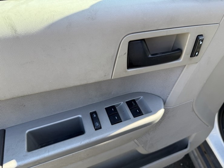 2012-ford-escape-image-25