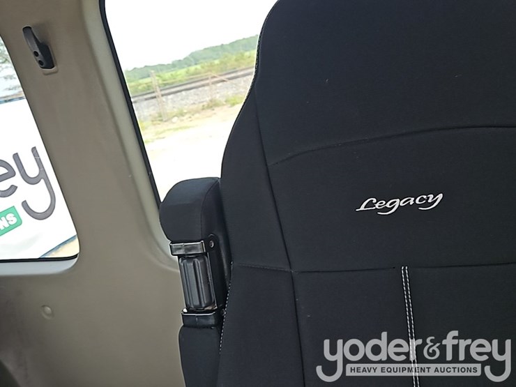 2017-freightliner-cascadia-125-image-33