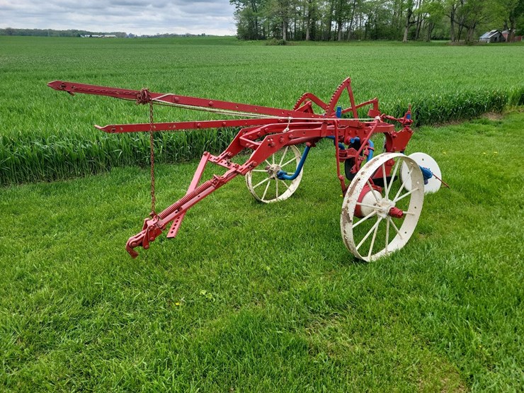 international-1-bottom-pull-type-moldboard-plow-image-7