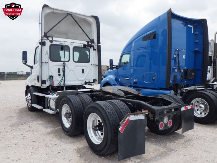 2019-freightliner-cascadia-116-image-10