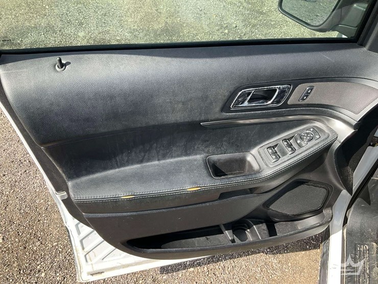 2017-ford-explorer-image-11