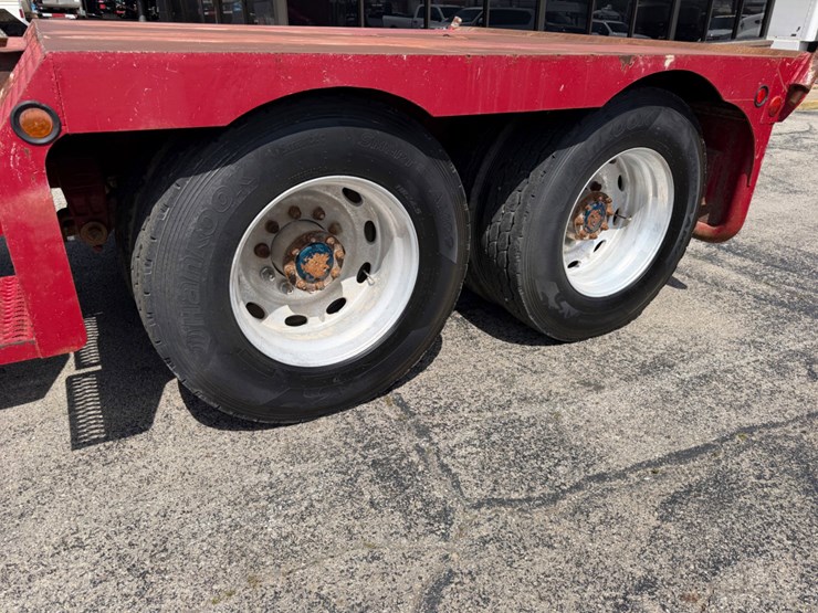 1999-peterbilt-379-image-8