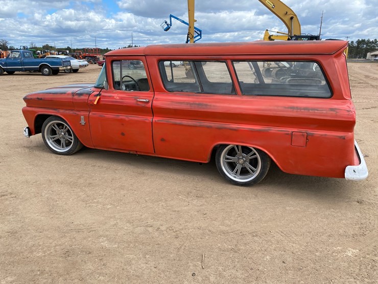 1963-chevrolet-suburban-image-9
