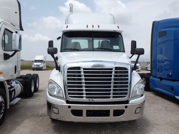 2018-freightliner-cascadia-125-image-2